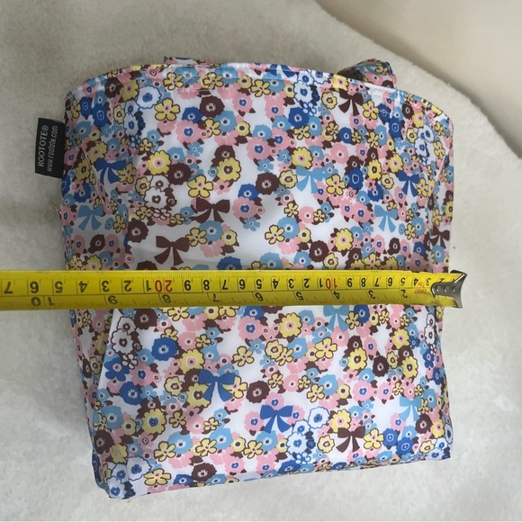 Floral Lunch Bag with Multicolor Design - Picture 5 of 6